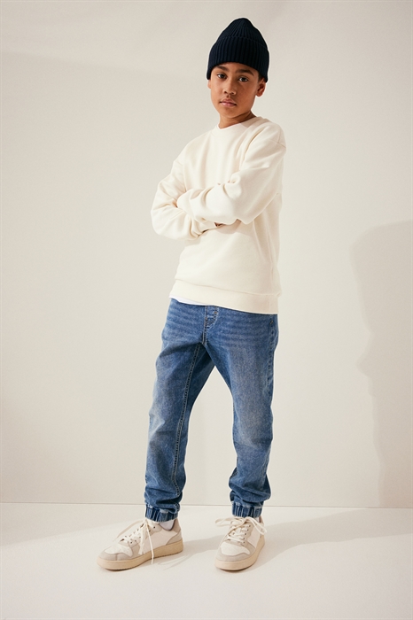 Комфортные джинсовые джоггеры из эластичного денима - Фото 12488536