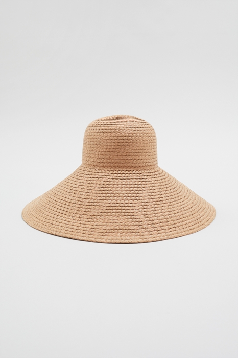 Соломенная шляпа с широким ободком - Фото 12522314