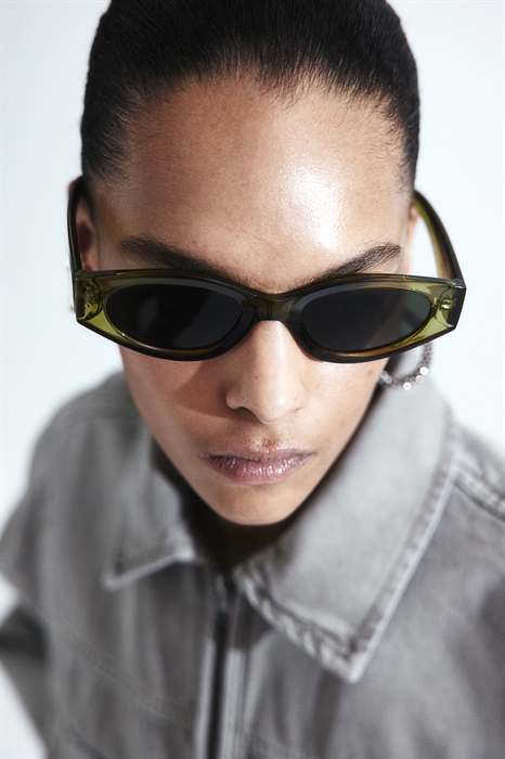 Овальные солнцезащитные очки - Фото 12614284