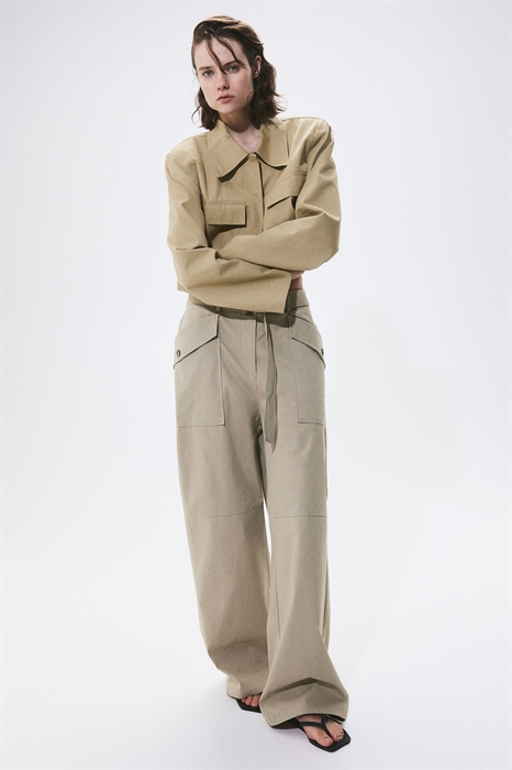 Хлопковые брюки с поясом - Фото 12623821