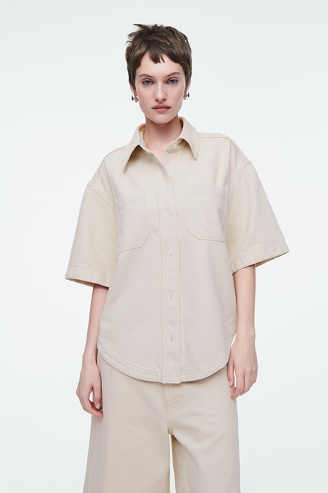 Джинсовая рубашка с короткими рукавами и закругленным подолом - Фото 12843542