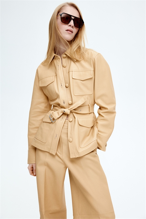 Кожаная куртка с поясом артикул 1281342001