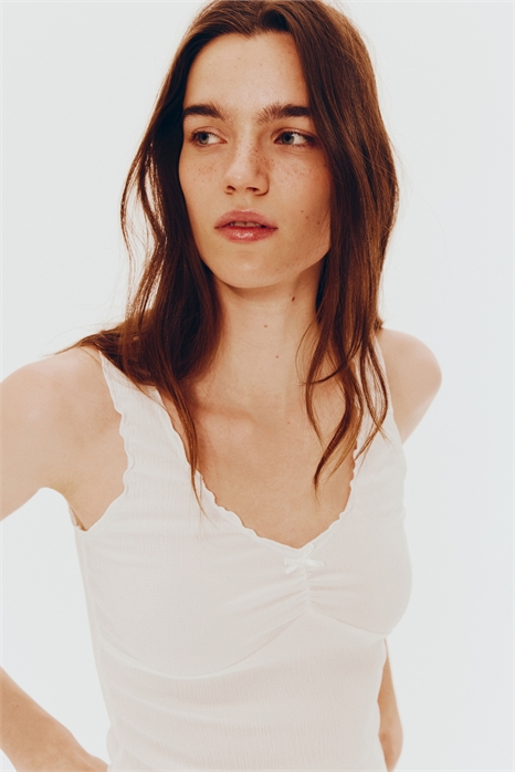 Приталенный жилет из кринклид джерси 1292084002 - Фото 13525009