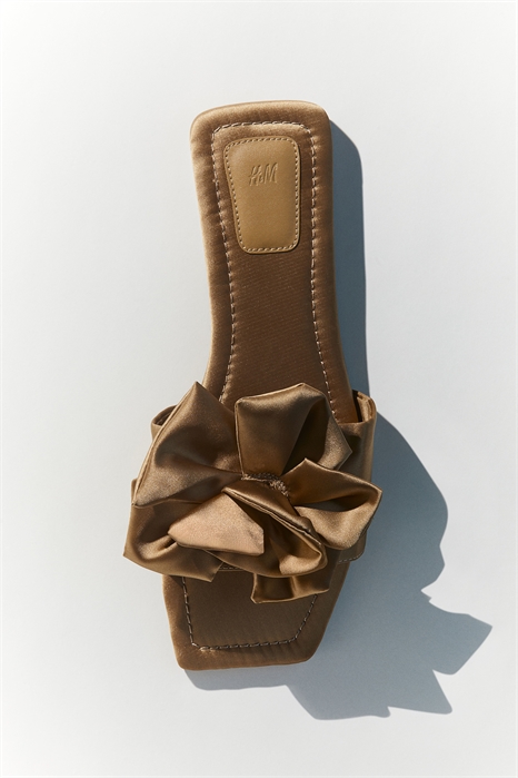 Сандалии из атласа с аппликацией 1270649003 - Фото 13554984