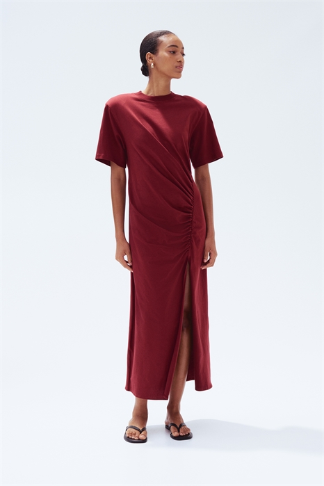 Платье-футболка с накладками на плечах 1290455002 - Фото 13581790