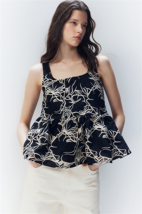 Жилет с вышивкой 1268491001 - Фото 13596837