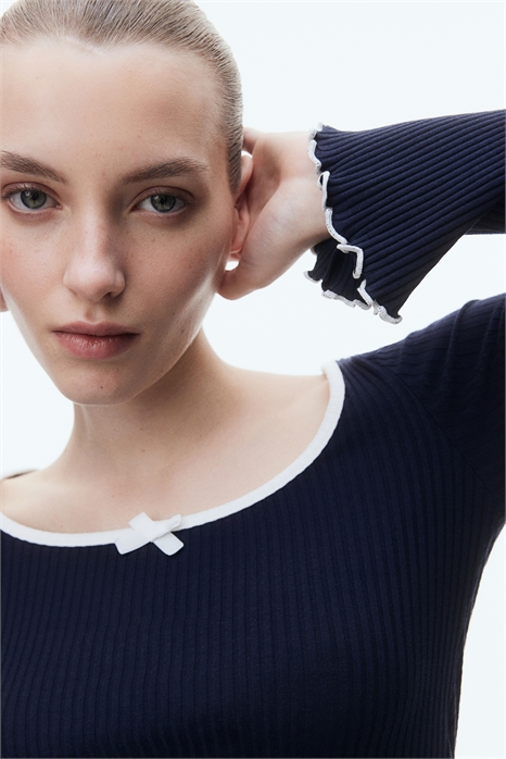 Ребристый топ с отделкой оверлок 1272455005 - Фото 13637462