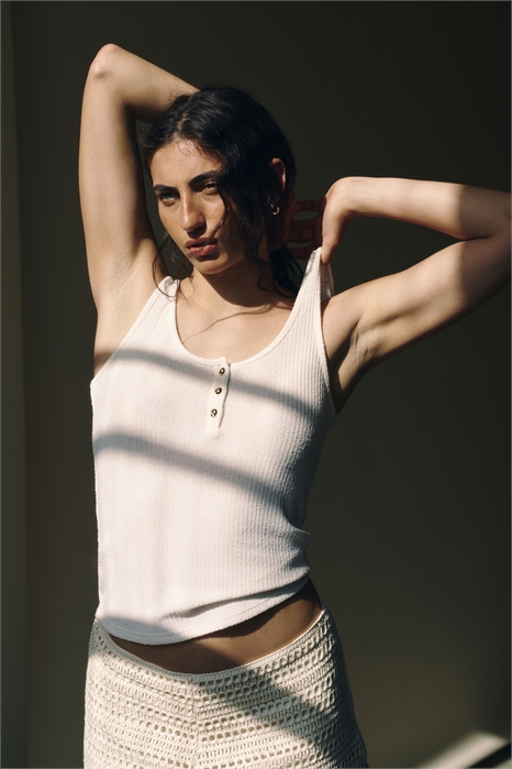 Жилет из ребристого трикотажа 1290434001 - Фото 13663263