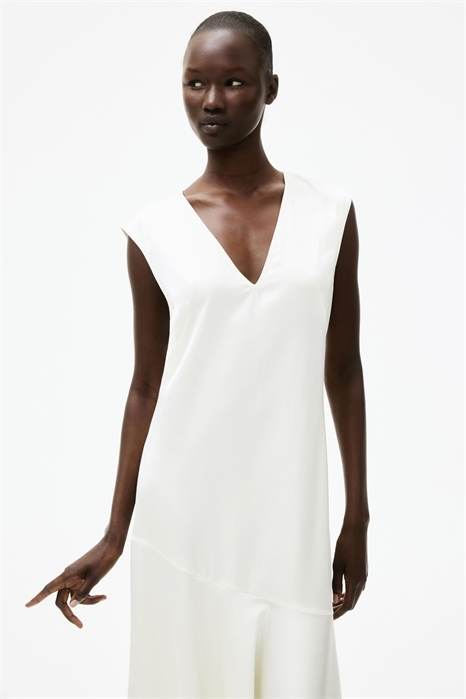 Атласное платье с V-образным вырезом 1291671001 - Фото 13663398