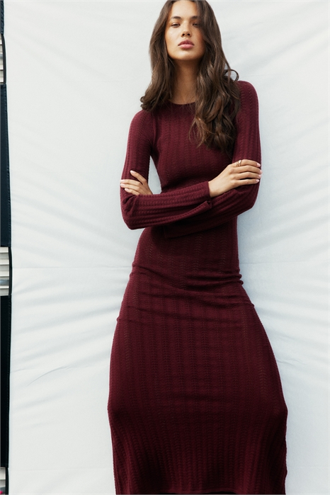 Платье с открытой спиной из пуантельевого трикотажа 1276244003 - Фото 13681321