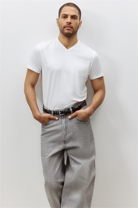 Футболка Slim Fit с V-образным вырезом 0570003002 - Фото 13698677