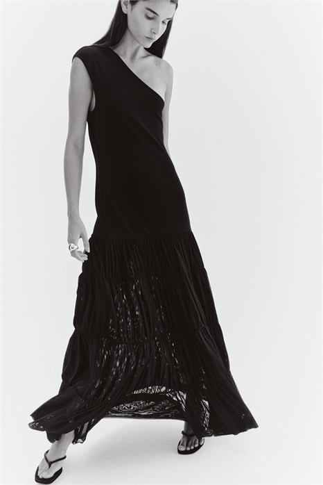 Длинное платье на одно плечо артикул 1310967001