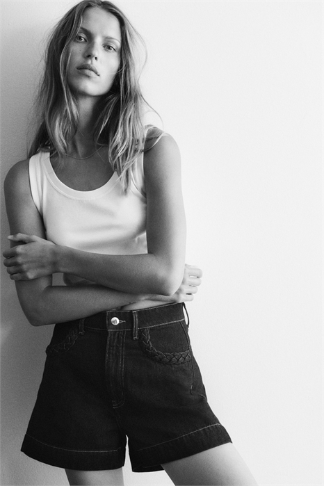 Джинсовые шорты с плетеной отделкой 1286299002 - Фото 13760236