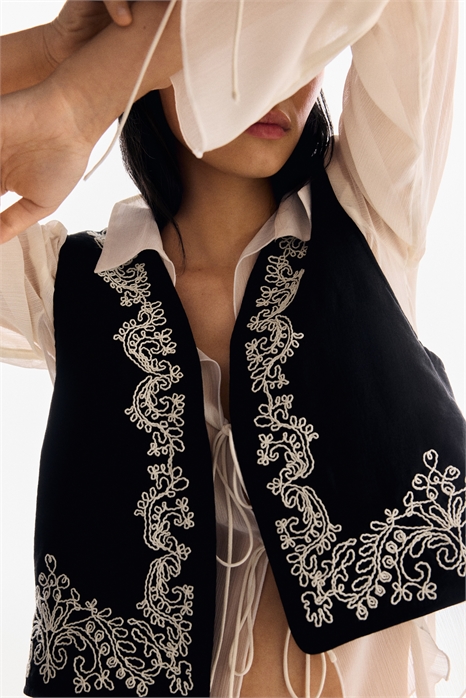 Жилет с вышивкой 1296985001 - Фото 13816253