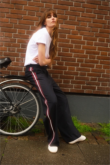 Приталенные брюки в боковую полоску 1300221003 - Фото 13841523