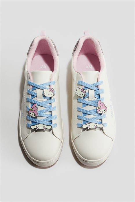 Кроссовки с деталями-шармами артикул 1306827001