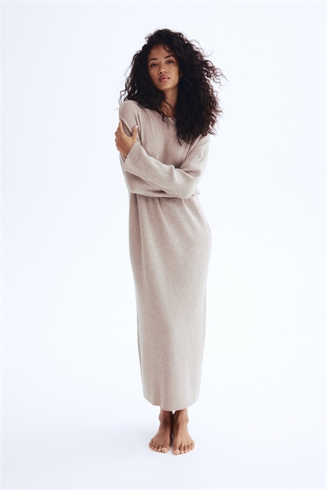 Платье из трикотажа в рубчик артикул 1299218004