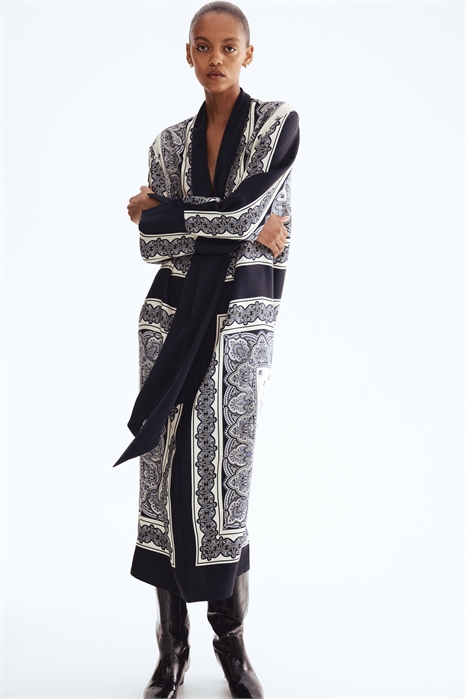 Атласное платье с воротником-шарфом 1305533001 - Фото 13903393