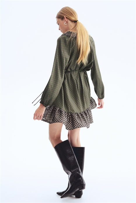 Атласное платье с поясом-галстуком 1314387001 - Фото 13907483