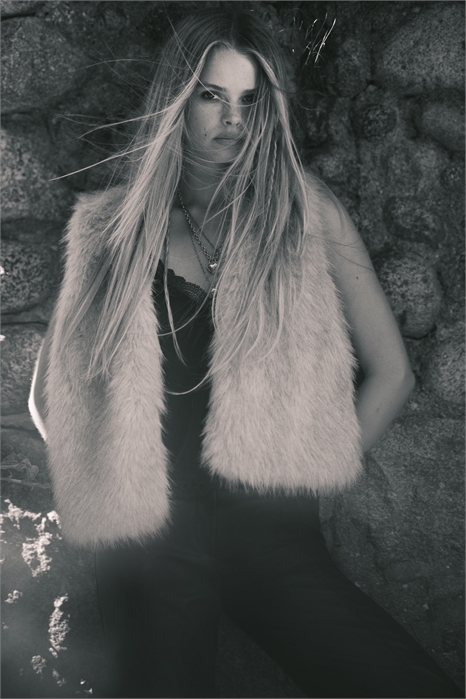 Пушистая жилетка 1301270002 - Фото 13922291