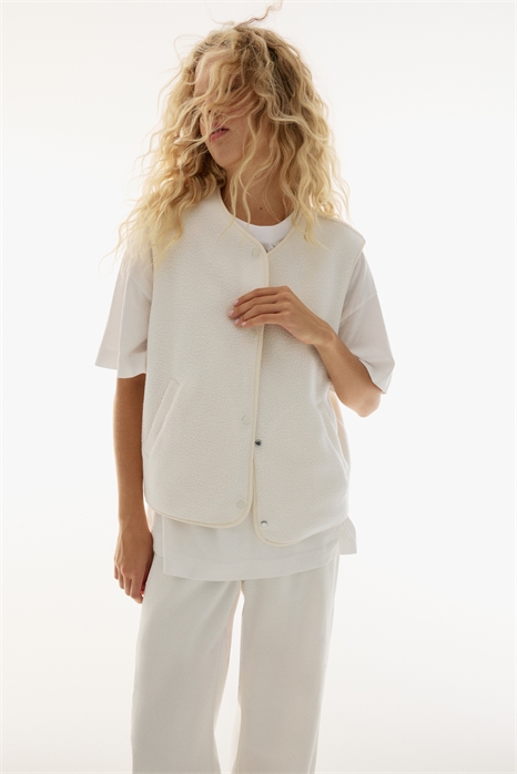 Плюшевая жилетка 1308702002 - Фото 13923760