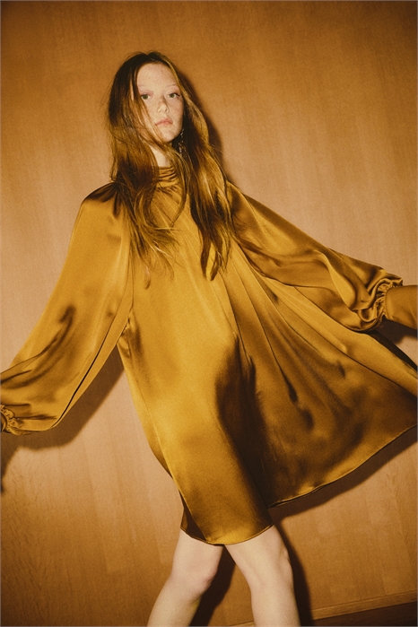 Платье из атласа с отделкой шарфом 1306622001 - Фото 13938484