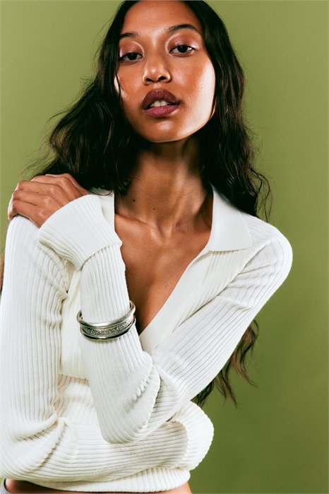 Топ с длинными рукавами из ребристого трикотажа с V-образным вырезом 1295365004 - Фото 13950036