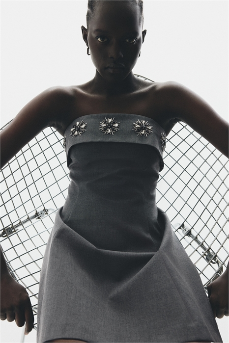 Платье-бандо, украшенное стразами 1312587001 - Фото 13982372