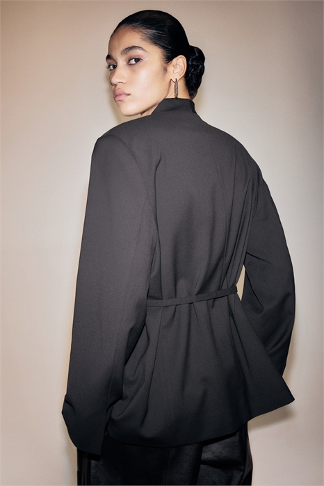 Блейзер с поясом 1299420001 - Фото 14041150