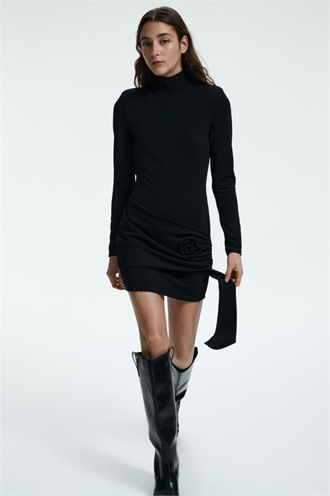 Платье с накладками на плечах 1304854001 - Фото 14041432