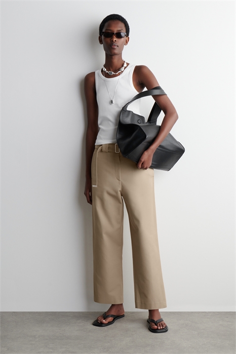 Брюки с поясом и зауженными штанинами 1274074001 - Фото 14064739