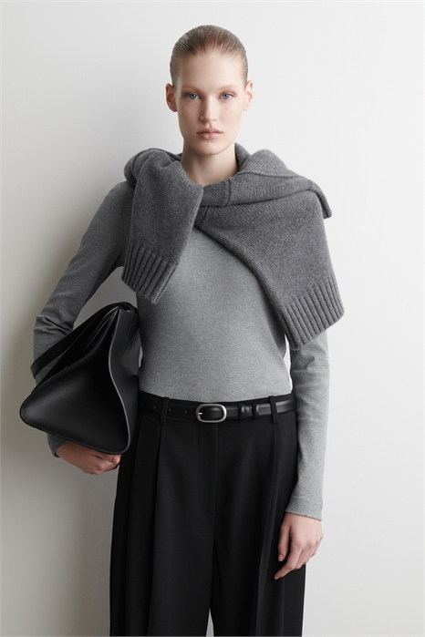 Футболка в рубчик с длинным рукавом артикул 1133880009