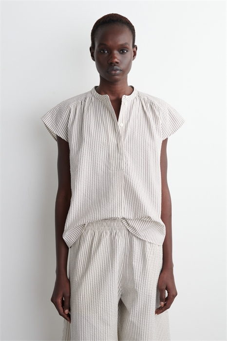 Блузка с расклешенными рукавами из полосатого трикотажа 1293662001 - Фото 14118110