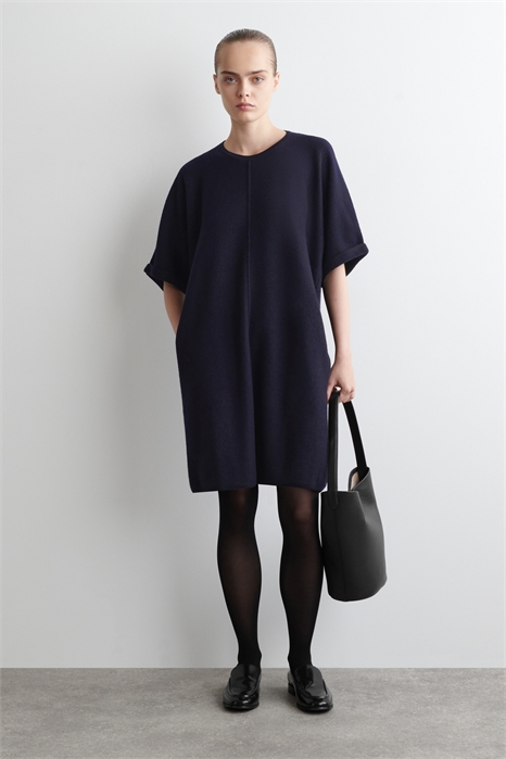 Скульптурное мини-платье из мериносовой шерсти 1294102003 - Фото 14118510