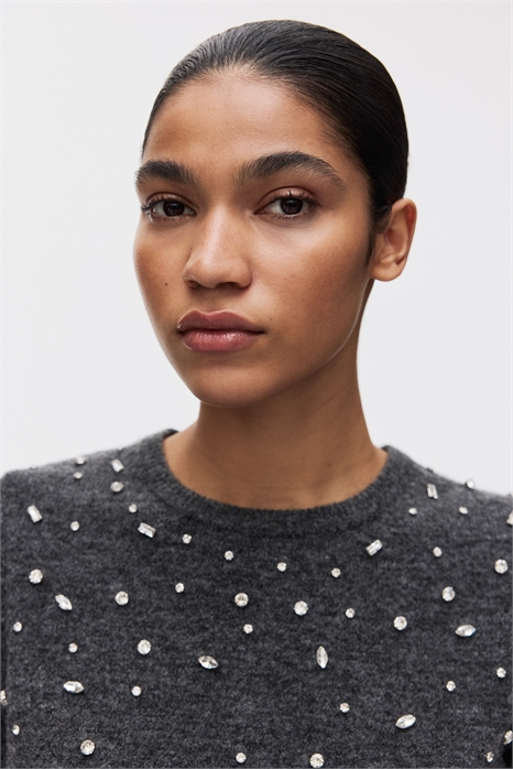 Топ из тонкого трикотажа, украшенный стразами 1314374002 - Фото 14129648