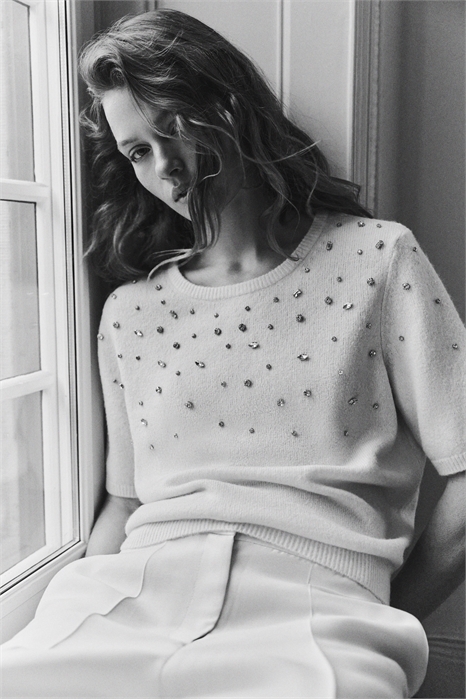 Топ из тонкого трикотажа, украшенный стразами 1314374001 - Фото 14142777