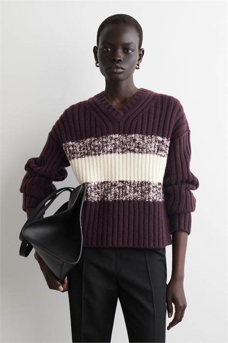 Джемпер с V-образным вырезом из текстурированной мериносовой шерсти 1312212001 - Фото 14144771