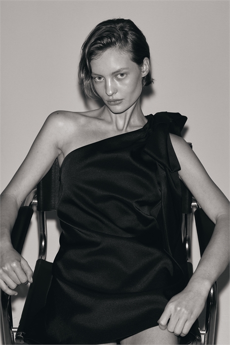 Платье на одно плечо с декором в виде банта 1317709001 - Фото 14152326