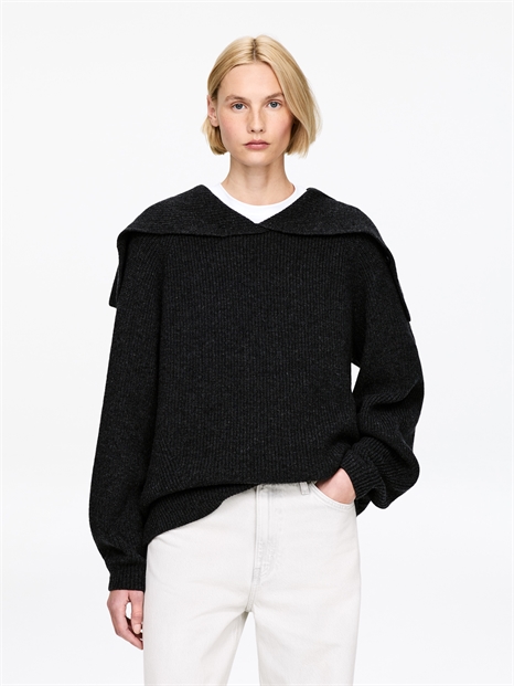 Свитер с отложным воротником артикул 1305271001