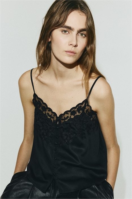 Топ из вискозы с вышитыми деталями артикул 1332228002