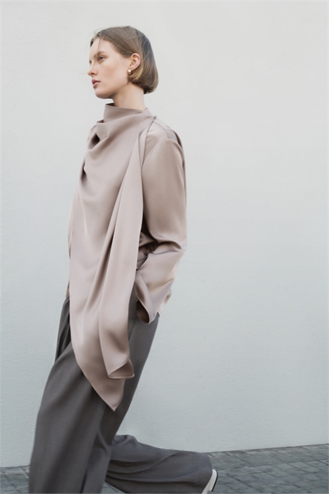 Атласная блузка с шалевым узором 1305167004 - Фото 14179579