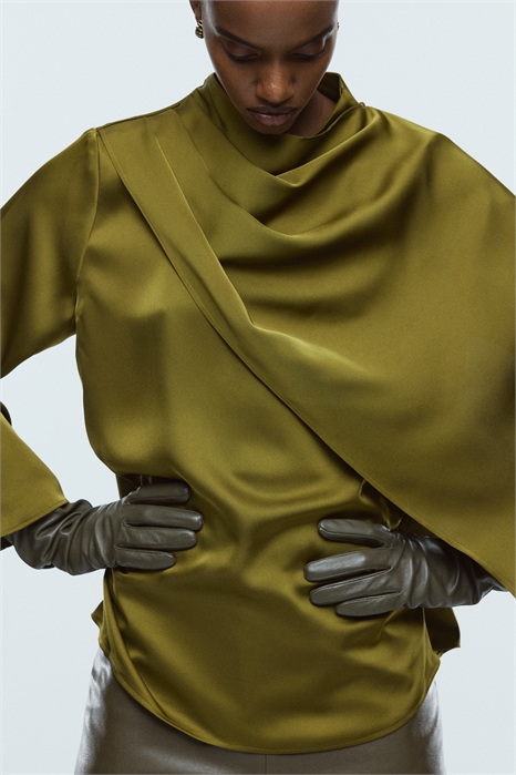 Атласная блузка с шалевым узором артикул 1305167002