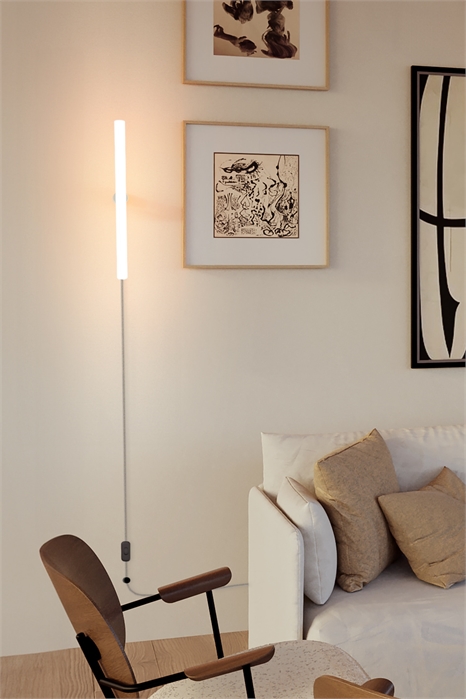 Настенный светильник с линейной лампочкой и вилкой артикул 1316811001