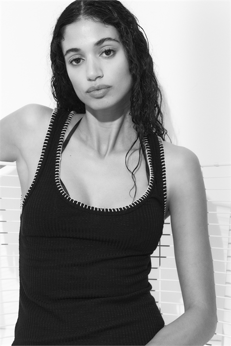 Платье из трикотажа в рубчик артикул 1315650003