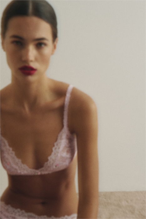 Мягкий кружевной бюстгальтер артикул 1319452001