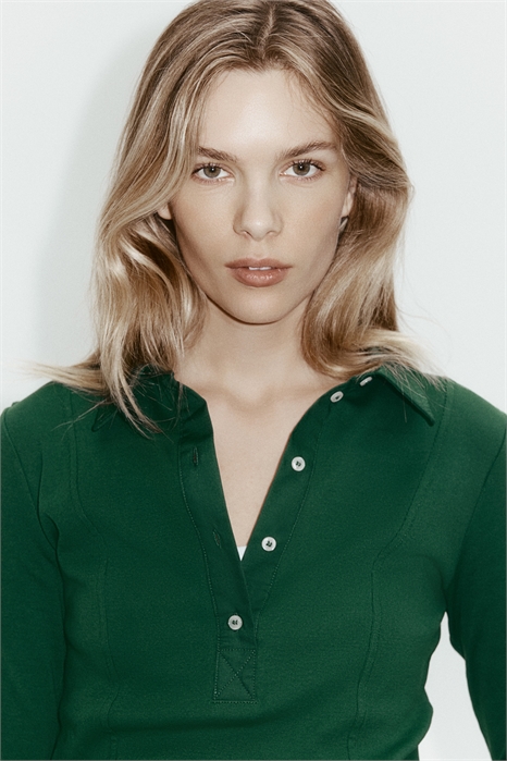 Приталенная рубашка-поло артикул 1323884004