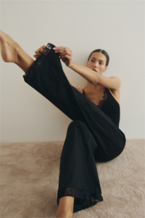 Брюки с шнурком и кружевной отделкой артикул 1325097001