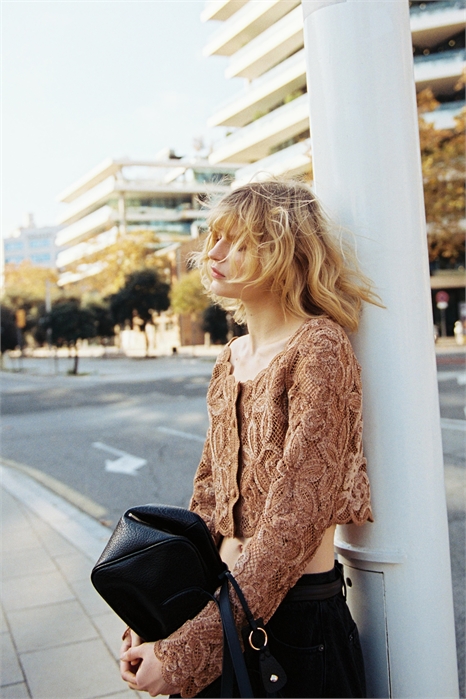 Укороченный топ с эффектом вязания крючком артикул 1328987001