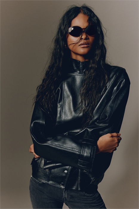 Овальные солнцезащитные очки артикул 1319715001