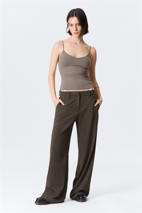 Костюмные брюки с заниженной талией и свободным кроем артикул 1271300010